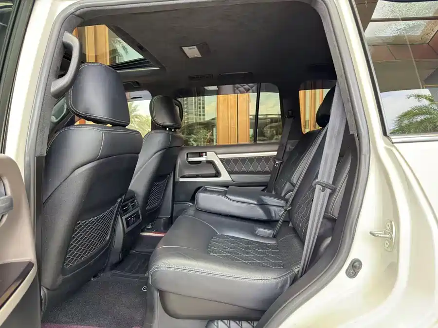 Toyota Land Cruiser photo 11