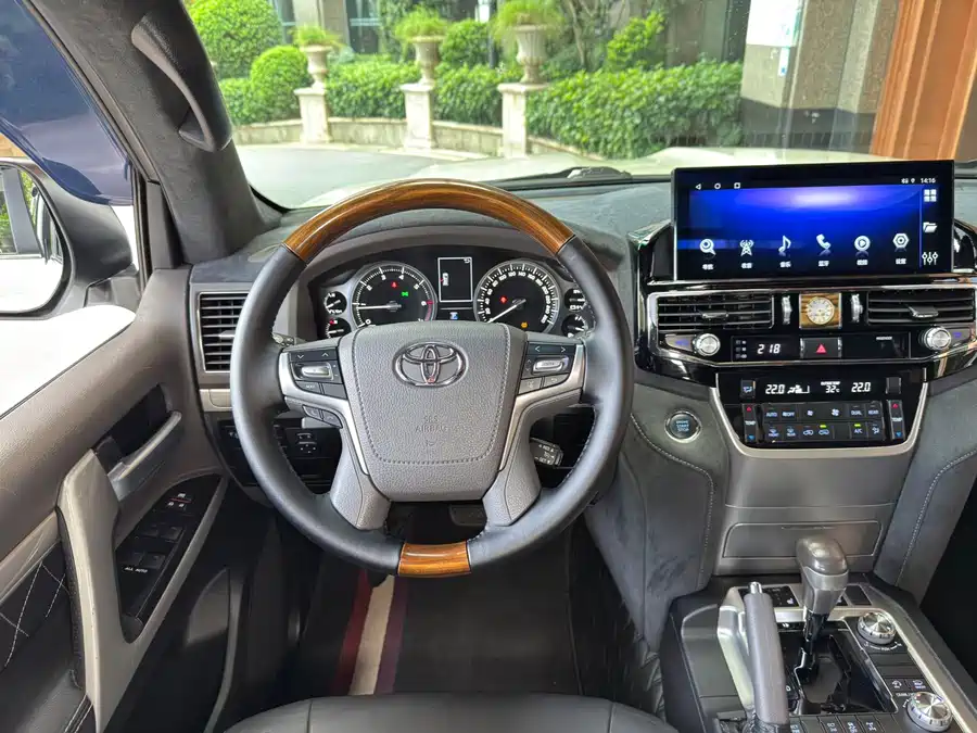 Toyota Land Cruiser photo 15