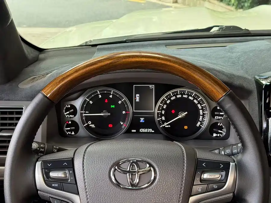 Toyota Land Cruiser photo 16