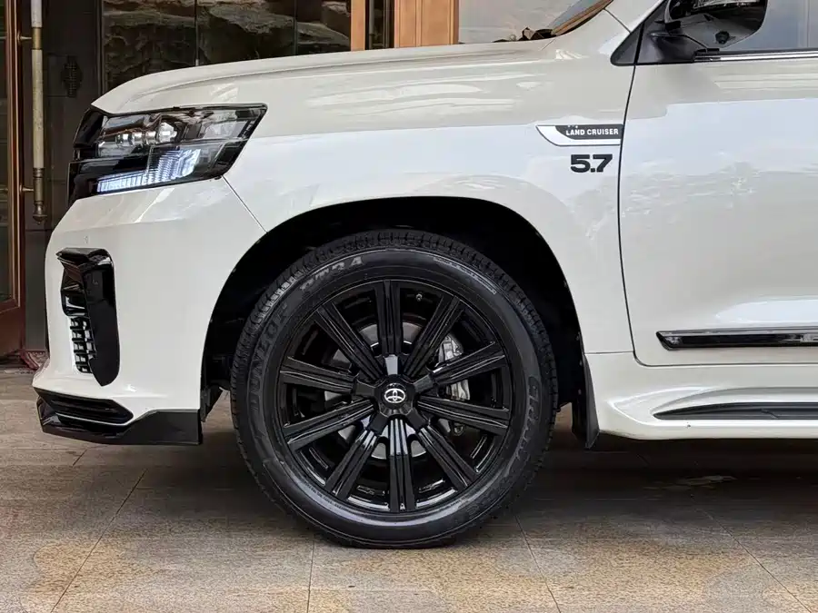 Toyota Land Cruiser photo 5