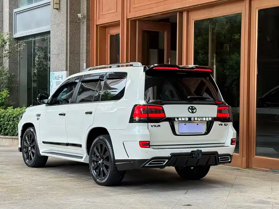 Toyota Land Cruiser photo 7