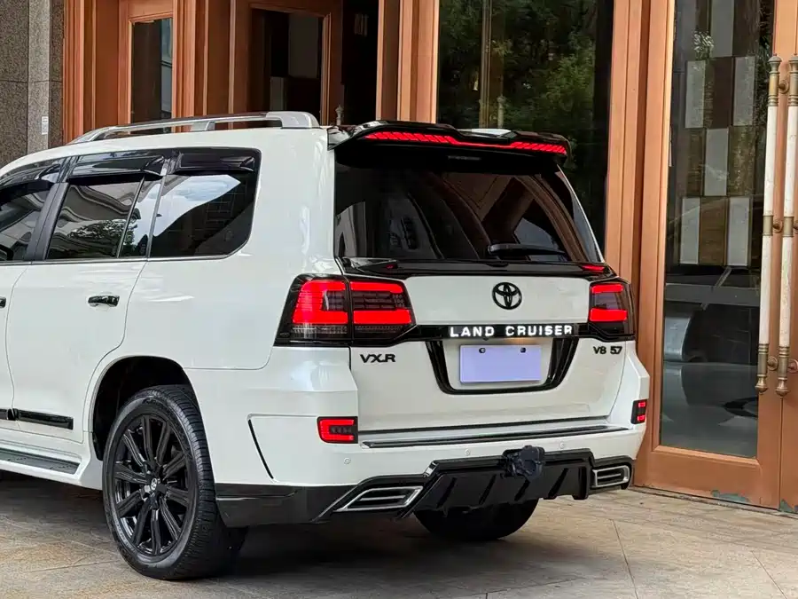 Toyota Land Cruiser photo 8