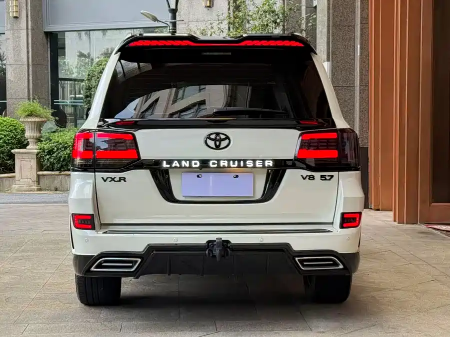 Toyota Land Cruiser photo 9