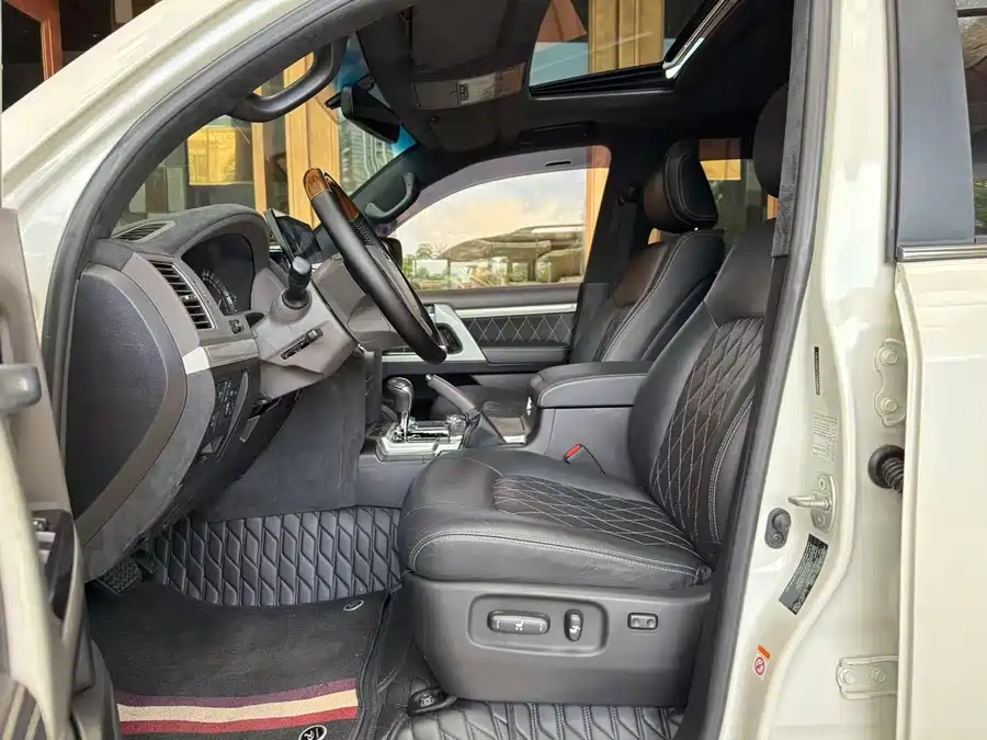 Toyota Land Cruiser photo 10