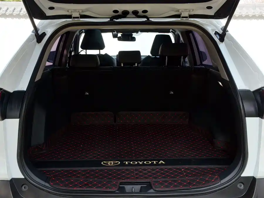 عکس Toyota RAV4 شماره 11