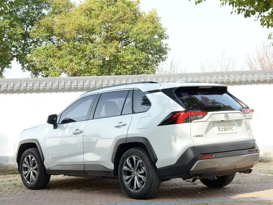 عکس Toyota RAV4 شماره 12