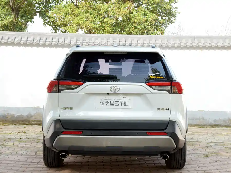 عکس Toyota RAV4 شماره 13