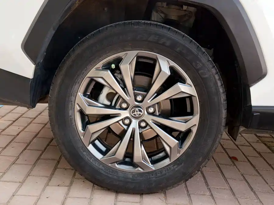 عکس Toyota RAV4 شماره 3