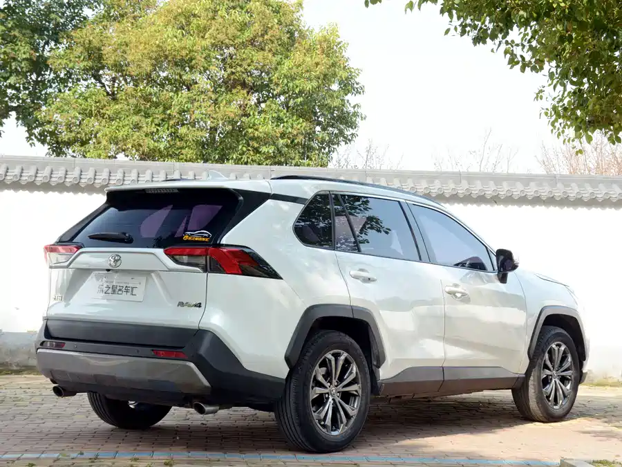عکس Toyota RAV4 شماره 8