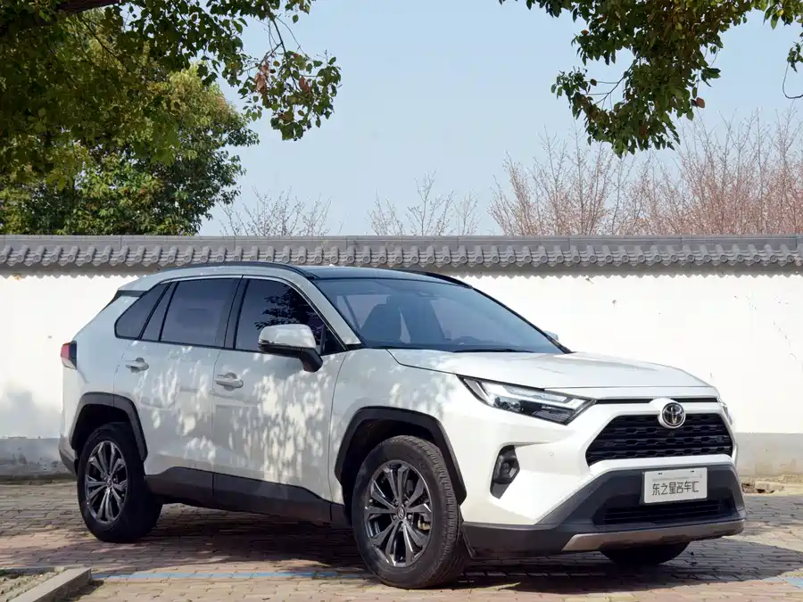 عکس Toyota RAV4 شماره 9