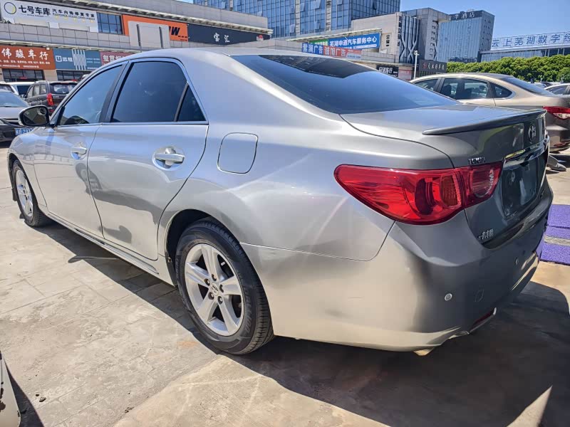 Foto del Toyota Reiz 3