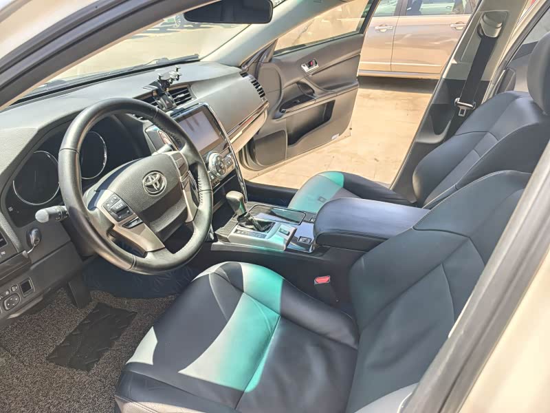 Foto del Toyota Reiz 4