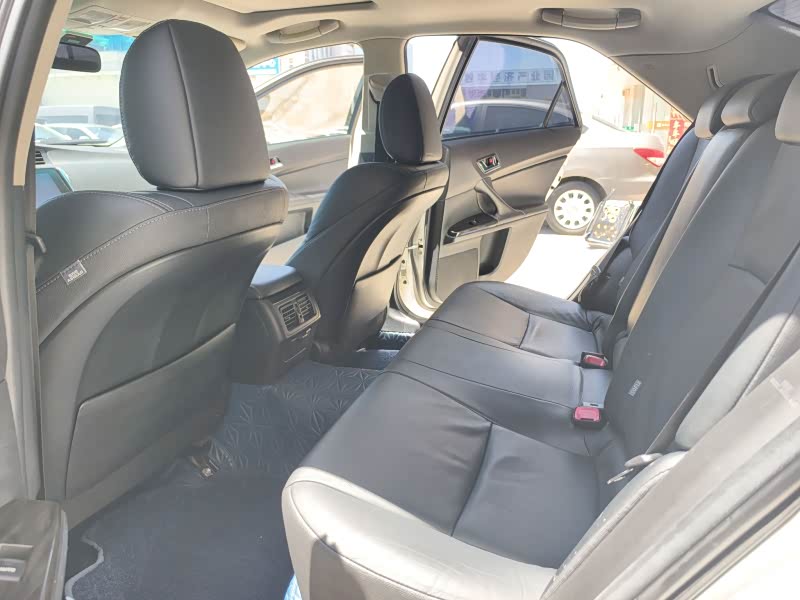 Foto del Toyota Reiz 6