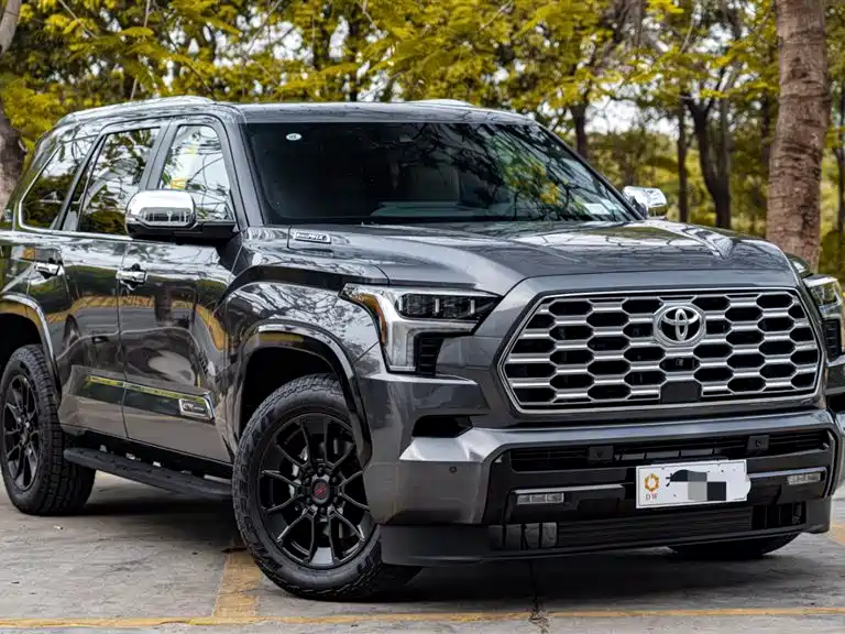 Toyota Sequoia photo 2