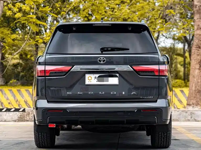 Toyota Sequoia photo 3