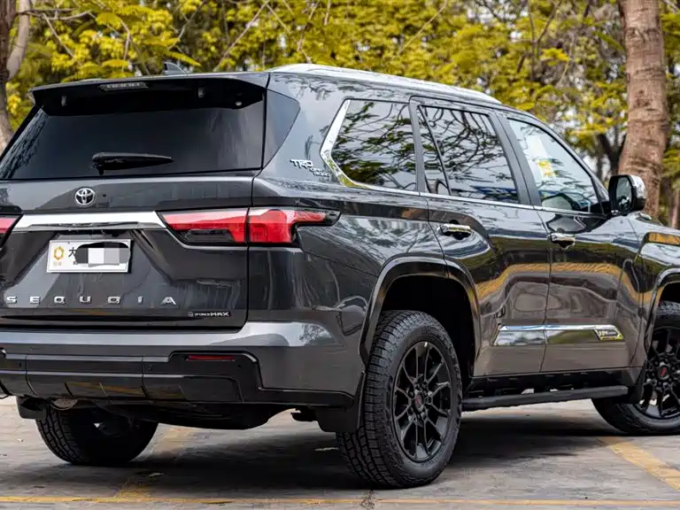 Toyota Sequoia photo 6