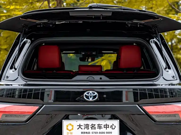 Toyota Sequoia photo 18