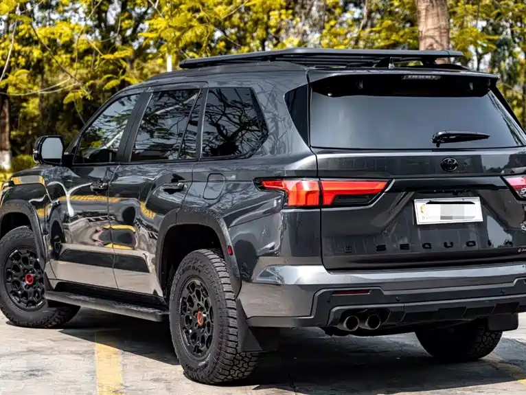 Toyota Sequoia photo 3