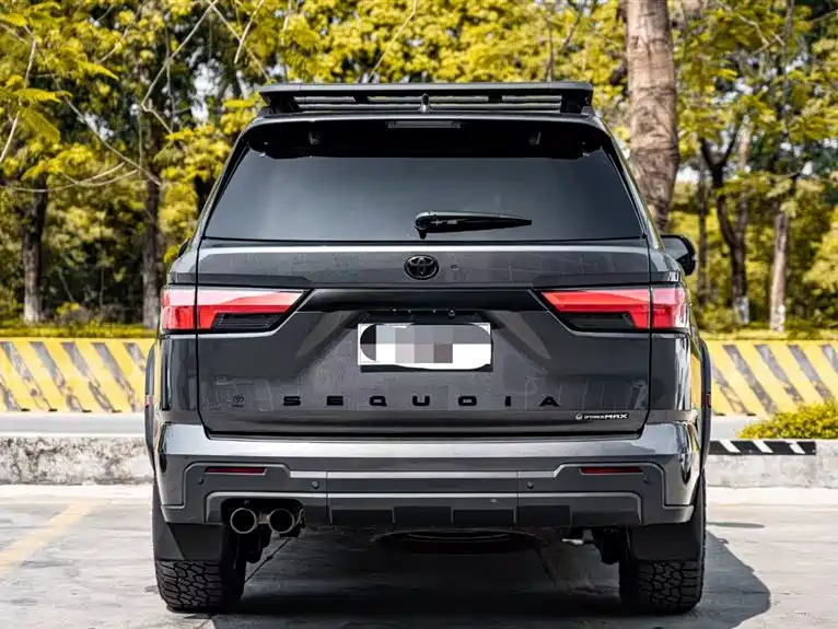 Toyota Sequoia photo 4