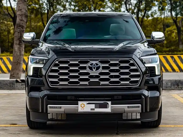 Toyota Sequoia photo 2