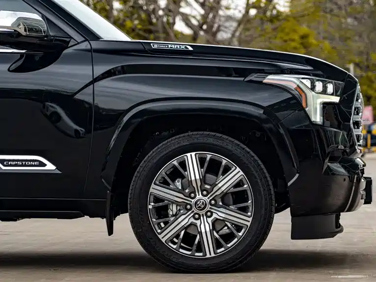 Toyota Sequoia photo 11