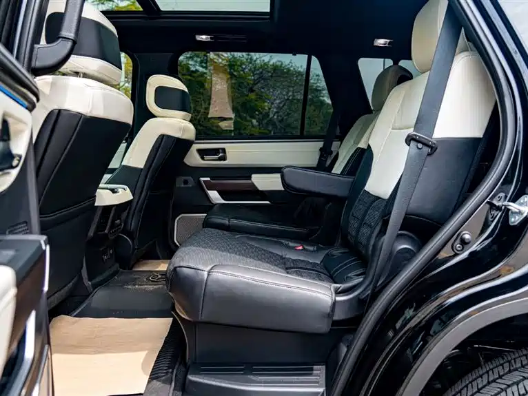 Toyota Sequoia photo 12
