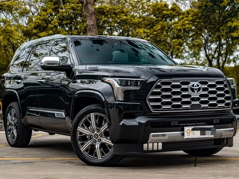 Toyota Sequoia photo 4