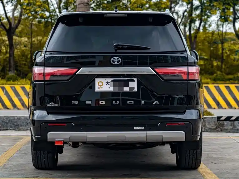 Toyota Sequoia photo 5