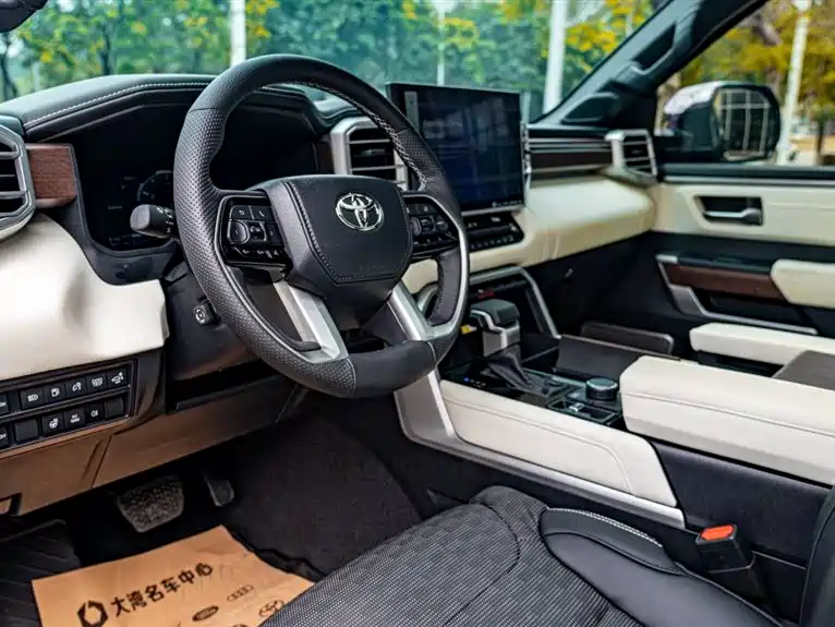Toyota Sequoia photo 7