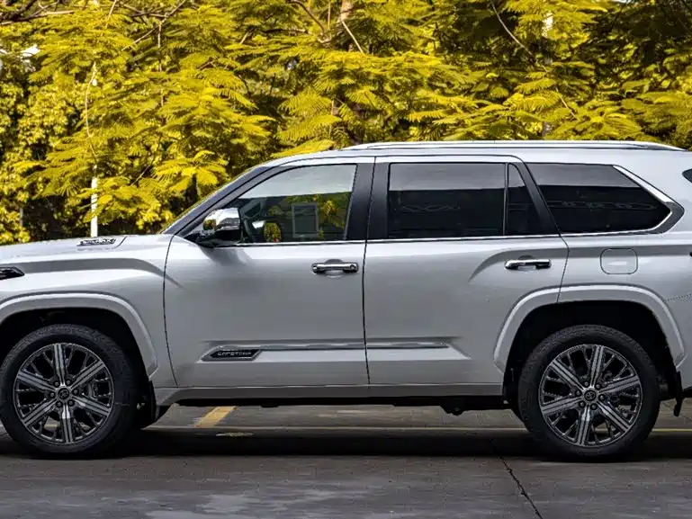 Toyota Sequoia photo 3