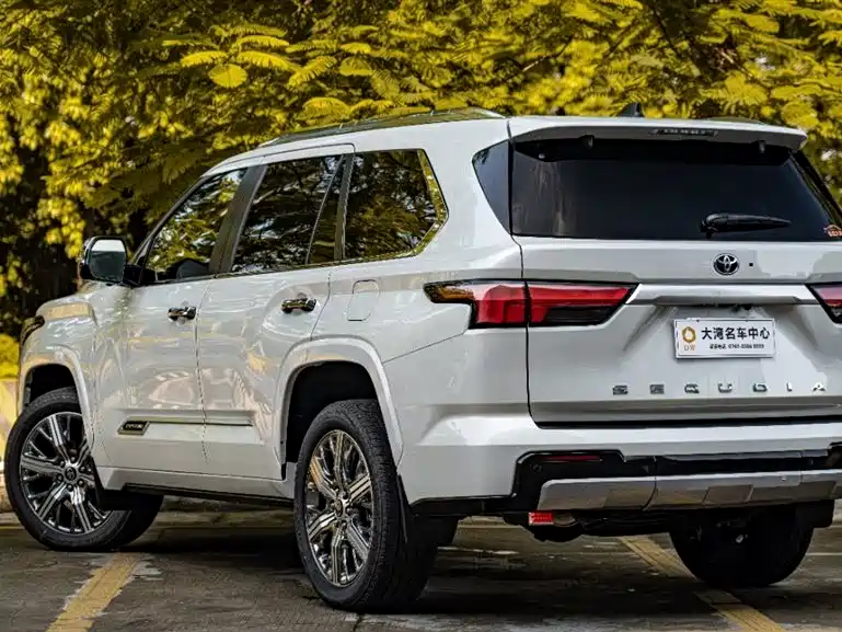 Toyota Sequoia photo 4