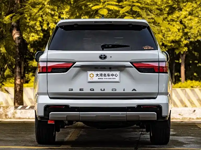 Toyota Sequoia photo 5