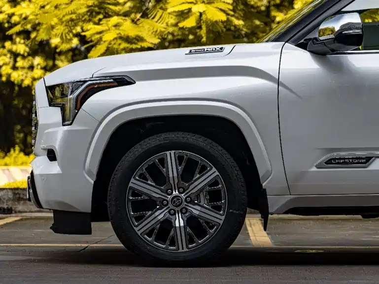 Toyota Sequoia photo 6