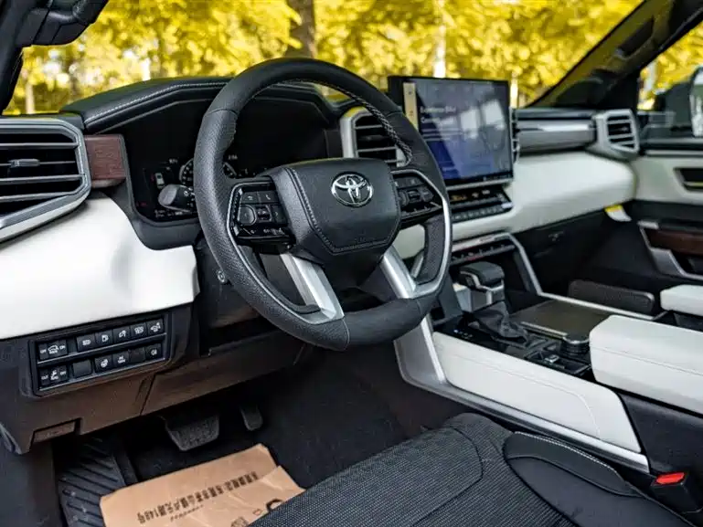 Toyota Sequoia photo 7
