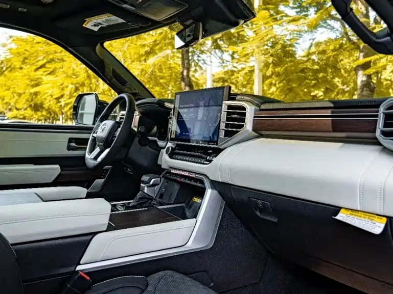 Toyota Sequoia photo 8