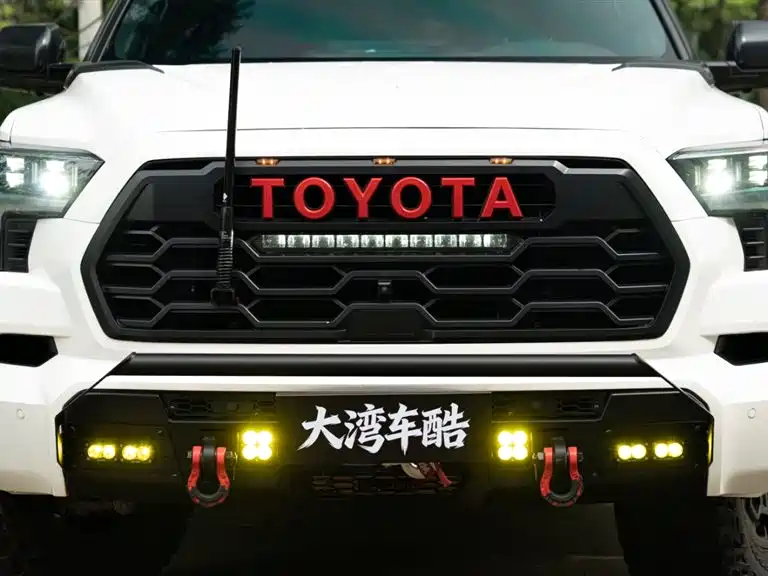 Toyota Sequoia photo 2