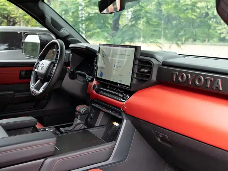 Toyota Sequoia photo 14