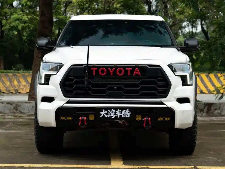 Toyota Sequoia photo 3