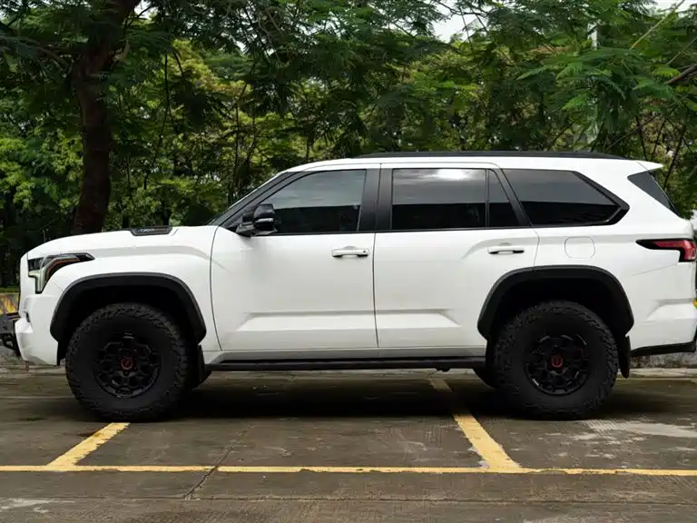 Toyota Sequoia photo 7
