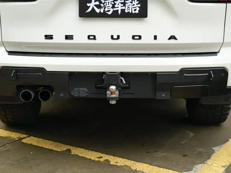 Toyota Sequoia photo 8