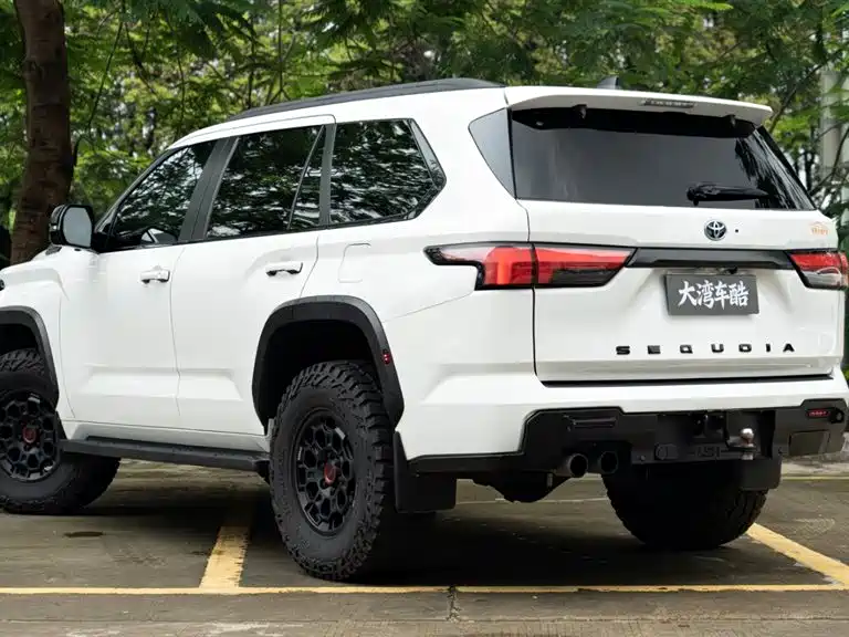 Toyota Sequoia photo 9