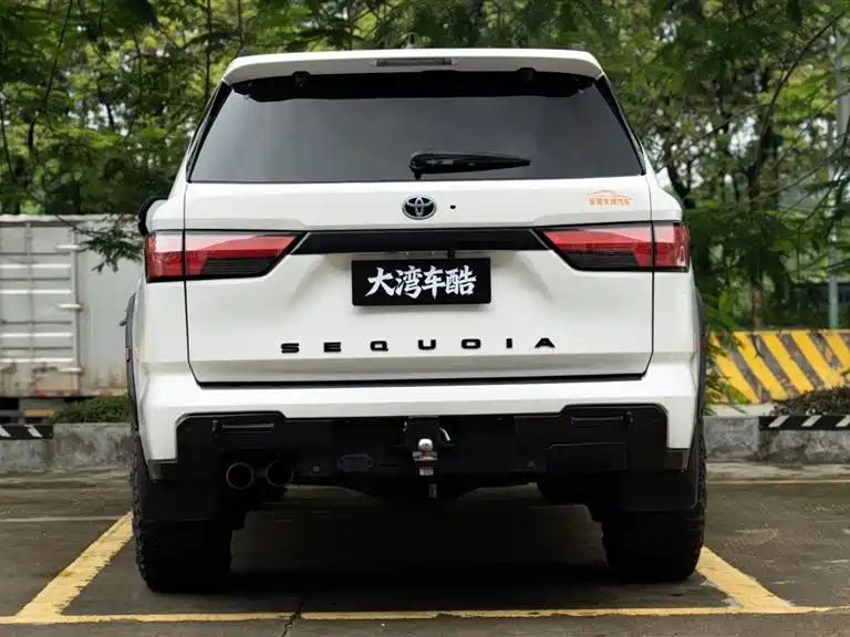 Toyota Sequoia photo 10