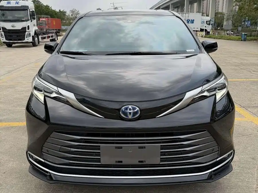 Toyota Sienna photo 3
