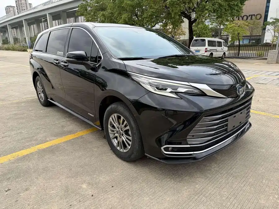 Toyota Sienna photo 6
