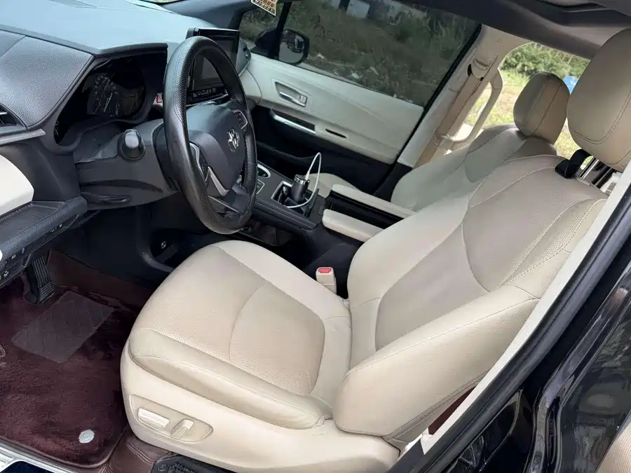 Toyota Sienna photo 8