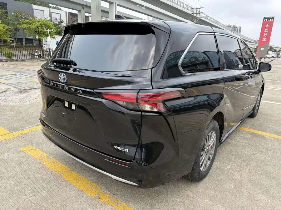 Toyota Sienna photo 9