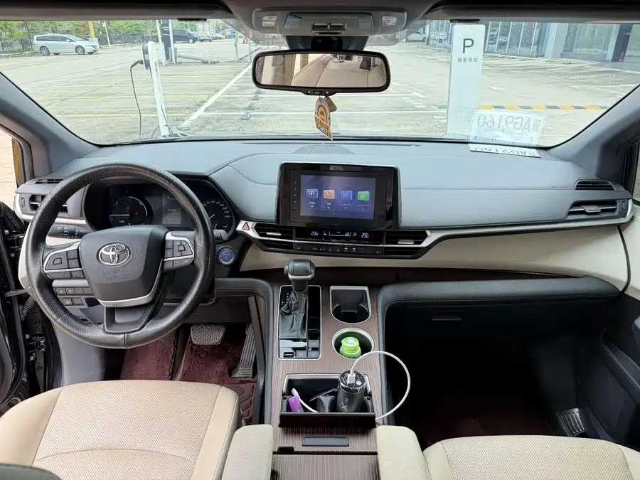 Toyota Sienna photo 10