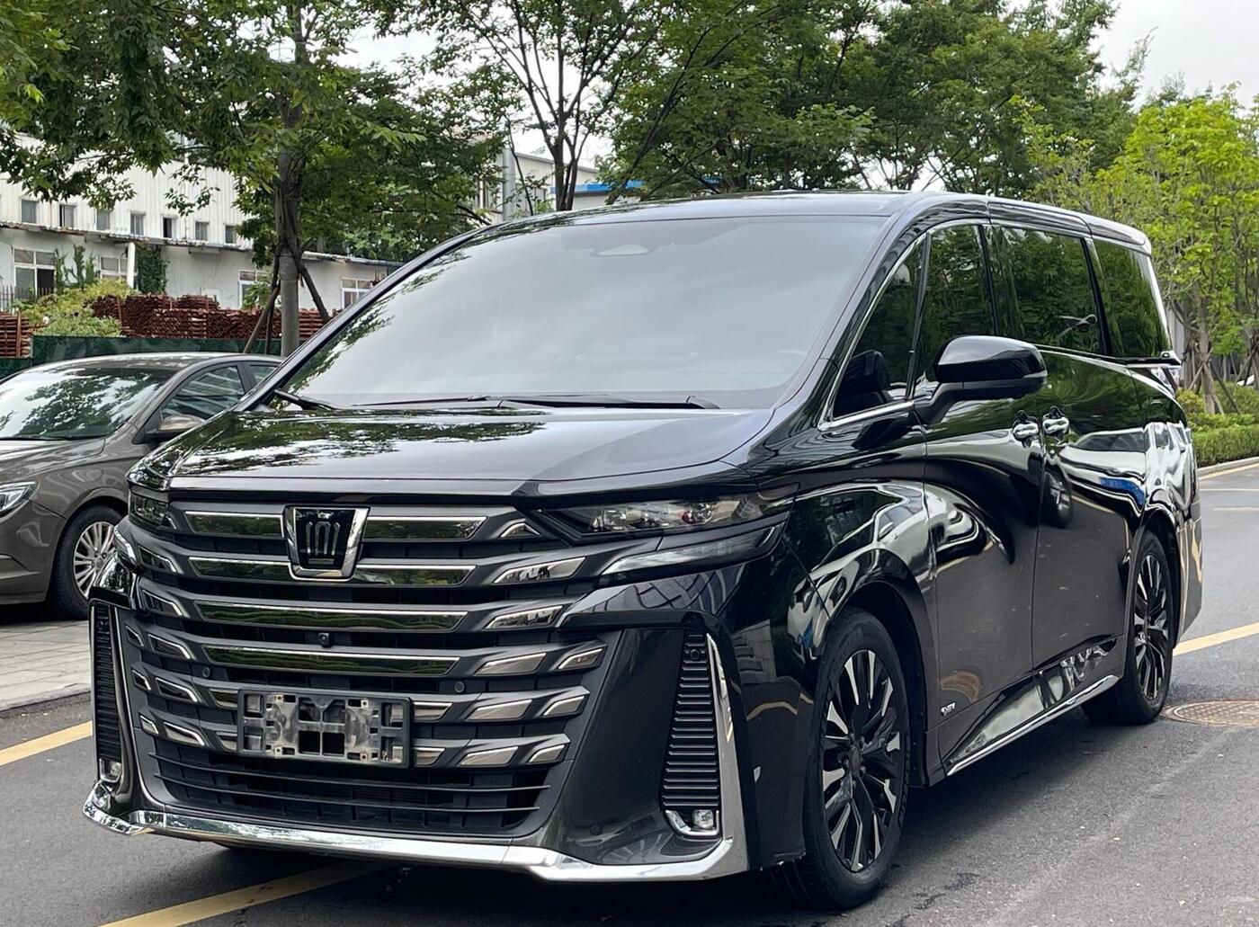 Toyota Vellfire (Imported) 2024 Crown Vellfire 2.5 CVT Flagship Executive Edition