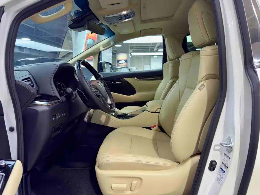 Toyota Vellfire photo 15