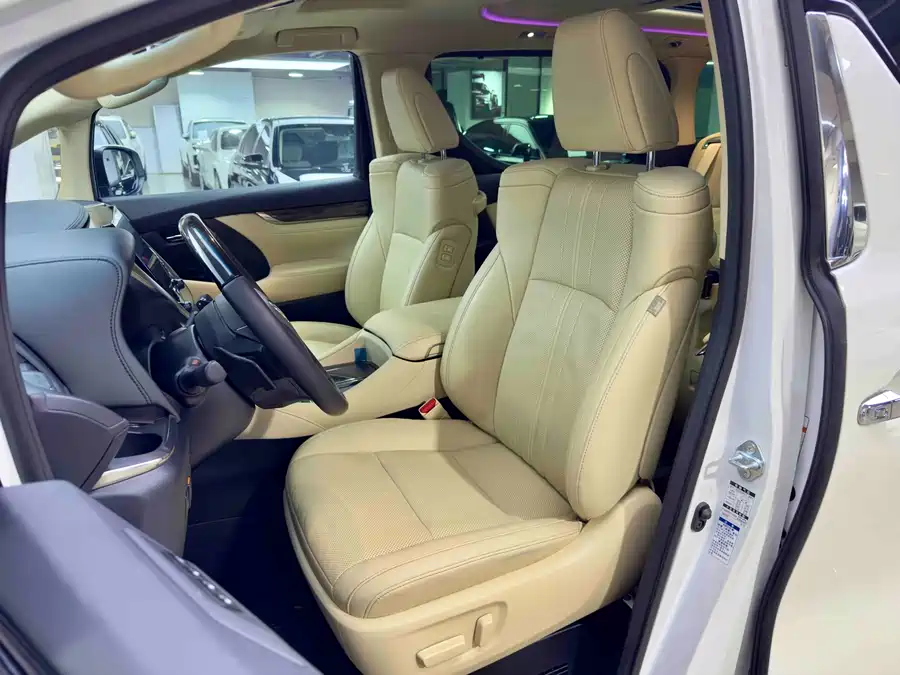 Toyota Vellfire photo 16